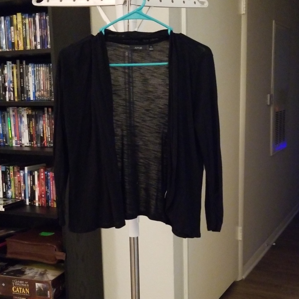 Short black sweater